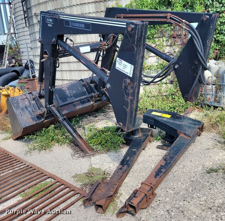 image for item EA2563 Farmhand XL 740 loader