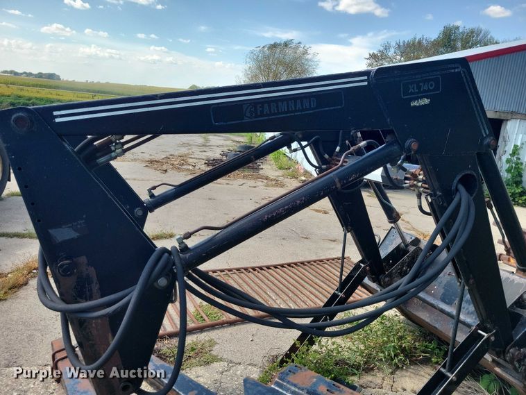image for item EA2563 Farmhand XL 740 loader