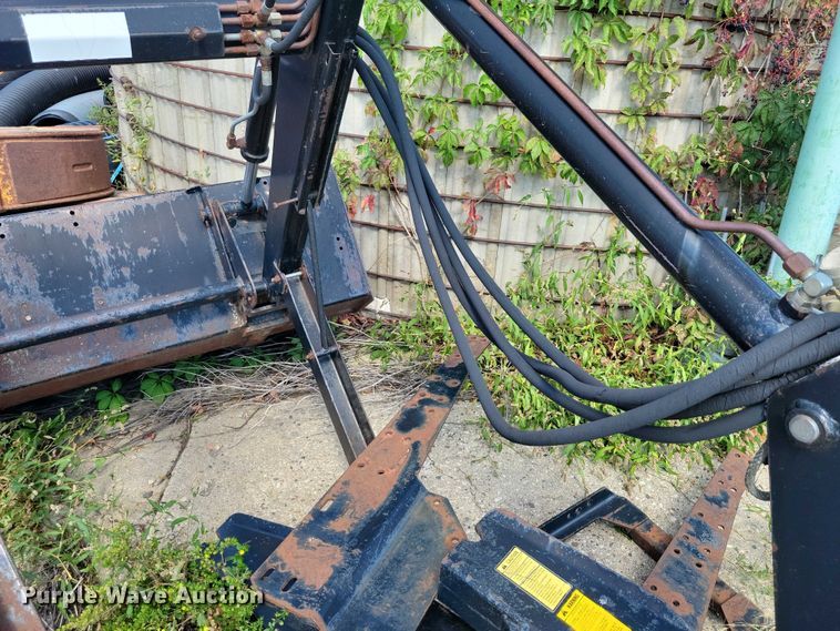 image for item EA2563 Farmhand XL 740 loader