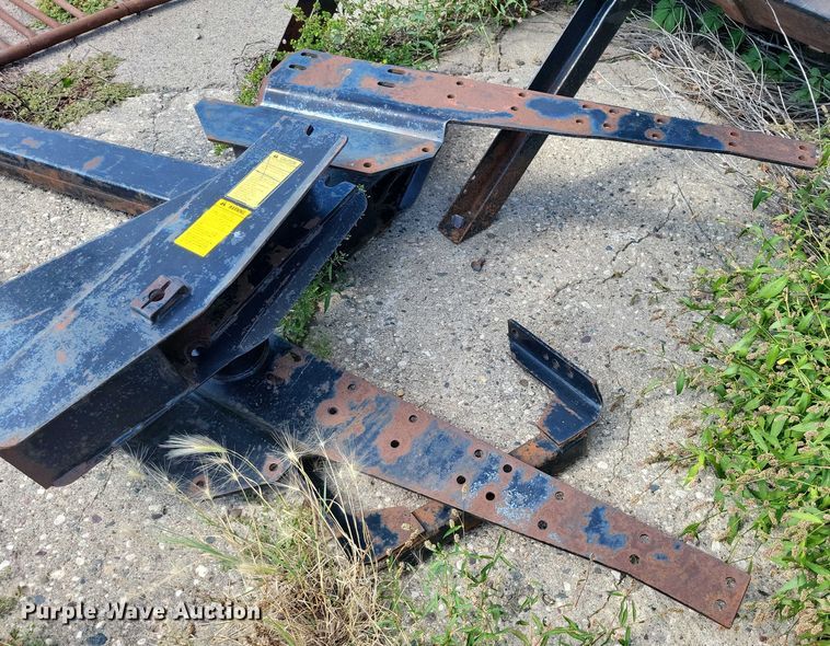 image for item EA2563 Farmhand XL 740 loader