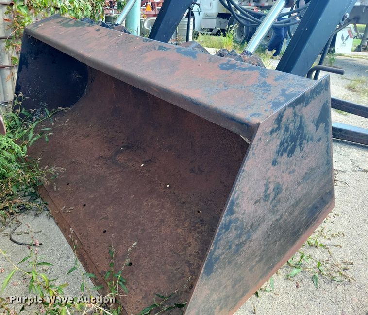 image for item EA2563 Farmhand XL 740 loader