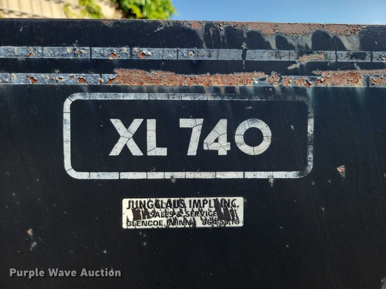 image for item EA2563 Farmhand XL 740 loader