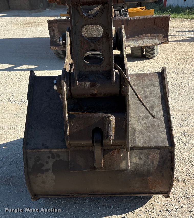 image for item EA7511 2005 Volvo EW180B wheeled excavator