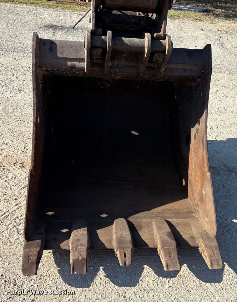 image for item EA7511 2005 Volvo EW180B wheeled excavator