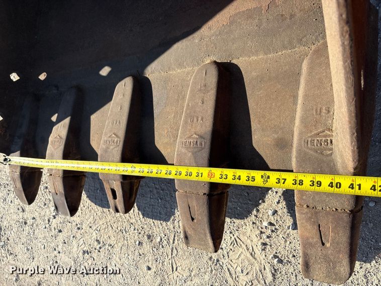 image for item EA7511 2005 Volvo EW180B wheeled excavator