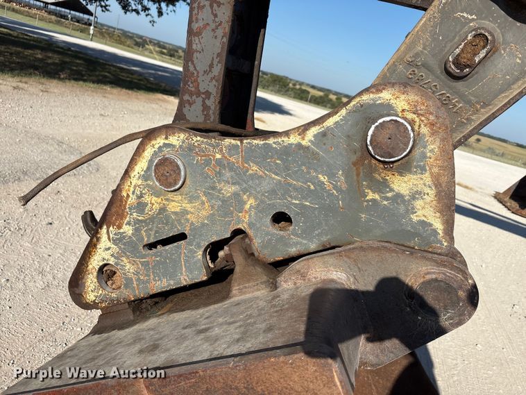 image for item EA7511 2005 Volvo EW180B wheeled excavator