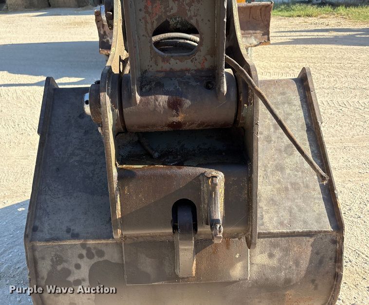 image for item EA7511 2005 Volvo EW180B wheeled excavator