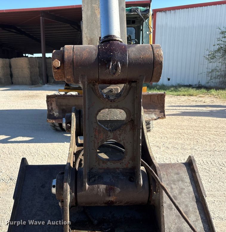 image for item EA7511 2005 Volvo EW180B wheeled excavator