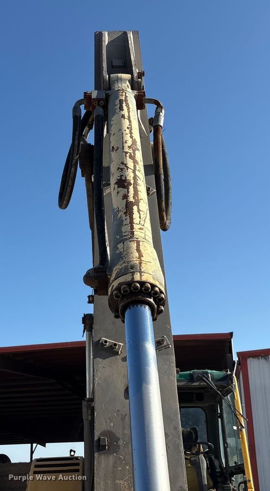 image for item EA7511 2005 Volvo EW180B wheeled excavator