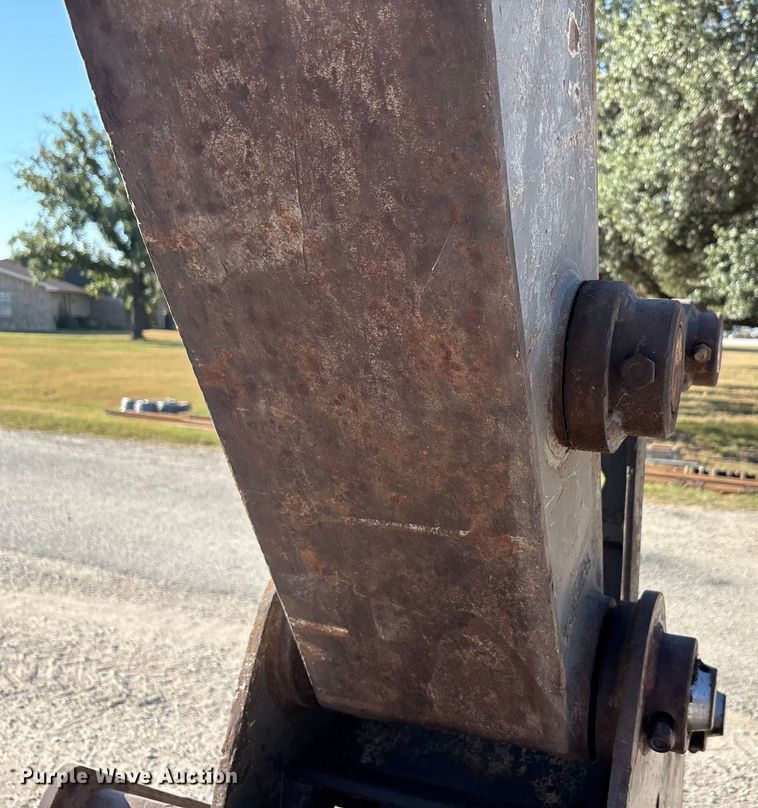 image for item EA7511 2005 Volvo EW180B wheeled excavator