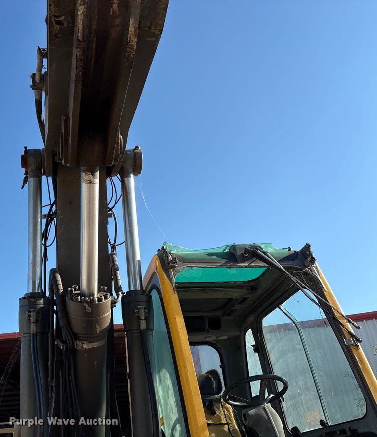 image for item EA7511 2005 Volvo EW180B wheeled excavator