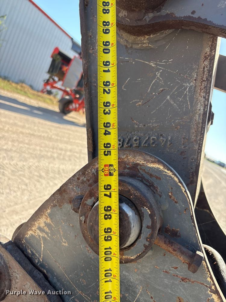 image for item EA7511 2005 Volvo EW180B wheeled excavator