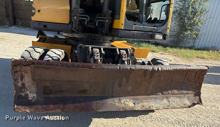 image for item EA7511 2005 Volvo EW180B wheeled excavator