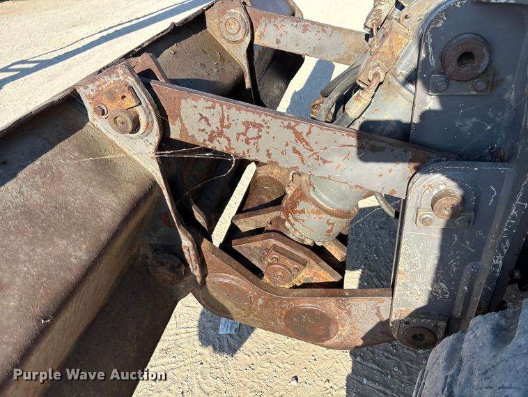 image for item EA7511 2005 Volvo EW180B wheeled excavator