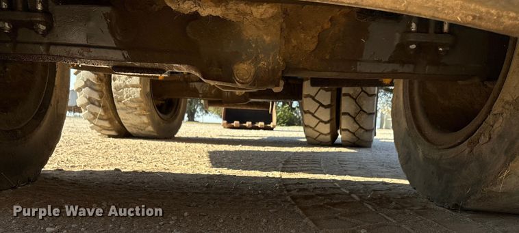 image for item EA7511 2005 Volvo EW180B wheeled excavator