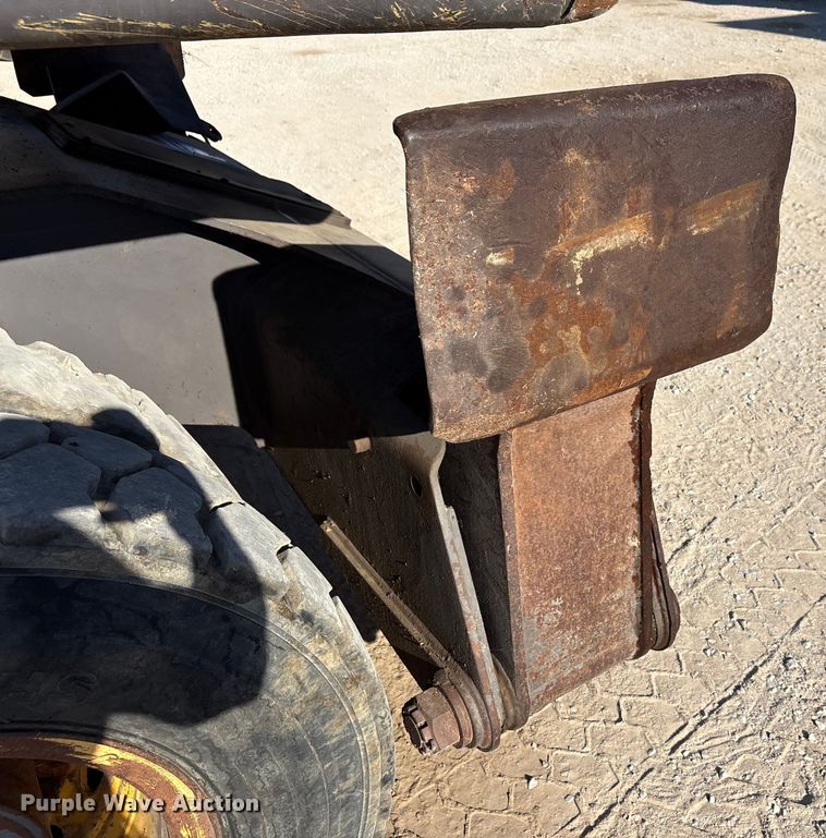 image for item EA7511 2005 Volvo EW180B wheeled excavator