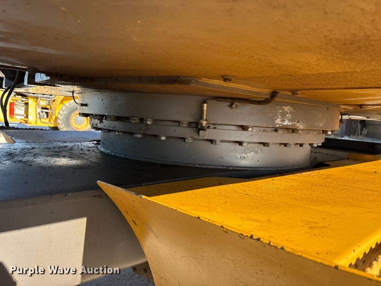 image for item EA7511 2005 Volvo EW180B wheeled excavator