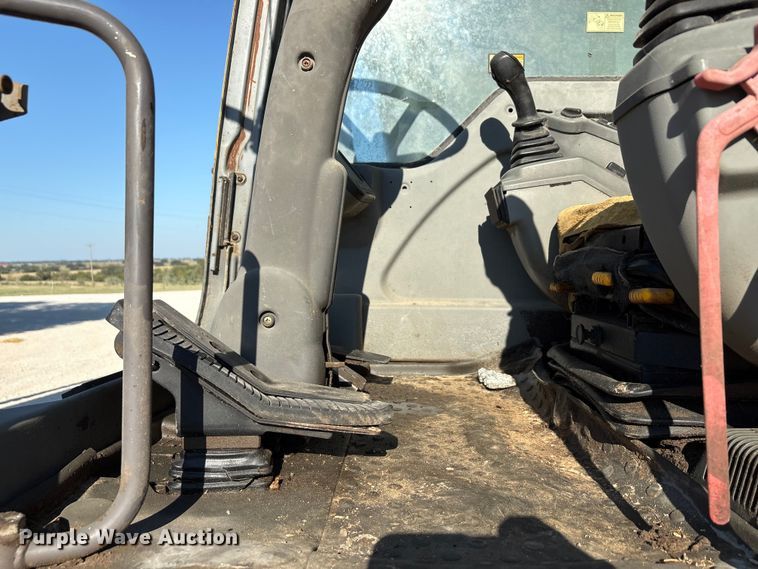 image for item EA7511 2005 Volvo EW180B wheeled excavator