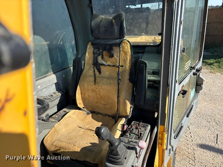 image for item EA7511 2005 Volvo EW180B wheeled excavator