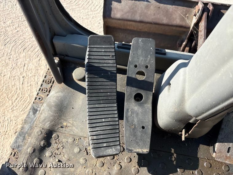 image for item EA7511 2005 Volvo EW180B wheeled excavator