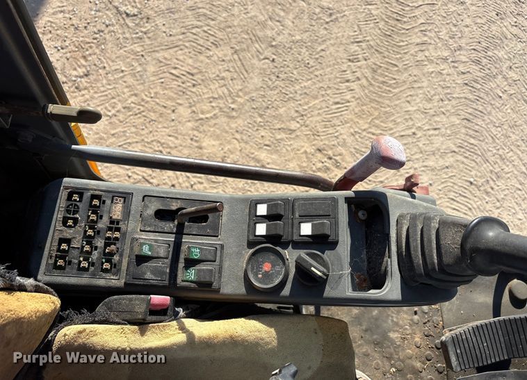 image for item EA7511 2005 Volvo EW180B wheeled excavator