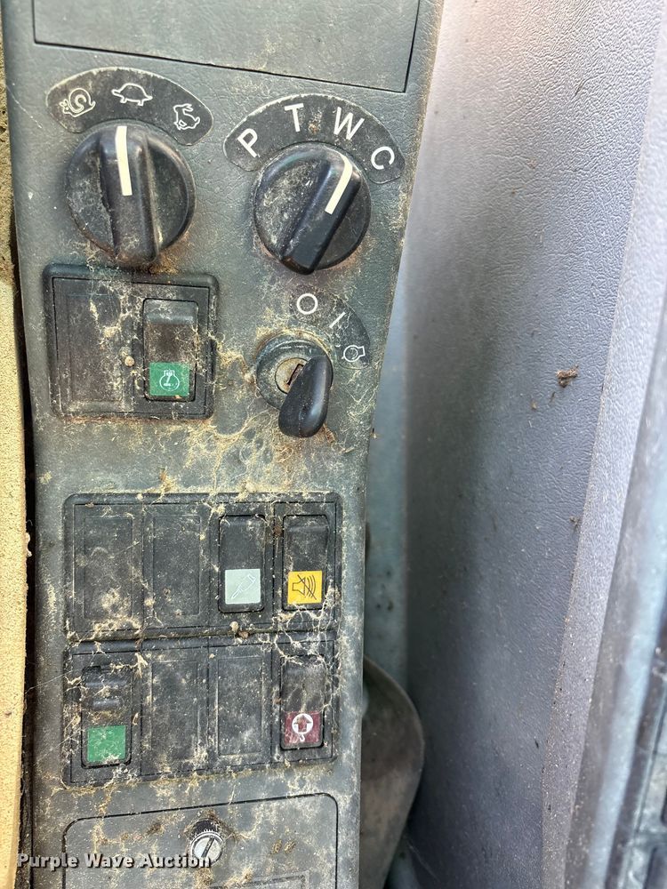 image for item EA7511 2005 Volvo EW180B wheeled excavator