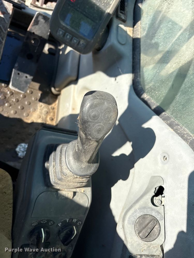 image for item EA7511 2005 Volvo EW180B wheeled excavator