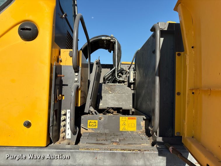 image for item EA7511 2005 Volvo EW180B wheeled excavator