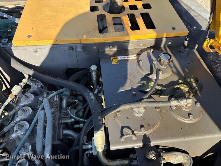 image for item EA7511 2005 Volvo EW180B wheeled excavator