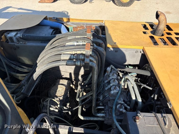 image for item EA7511 2005 Volvo EW180B wheeled excavator