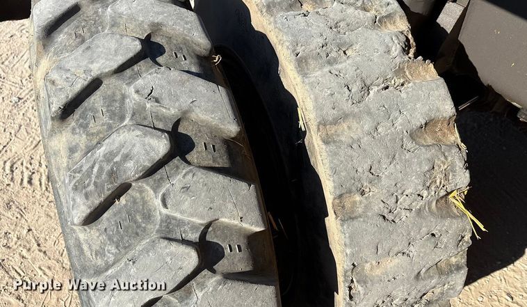 image for item EA7511 2005 Volvo EW180B wheeled excavator