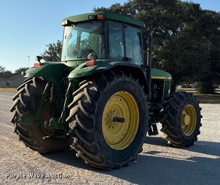 image for item EA7512 1997 John Deere 7810 MFWD tractor