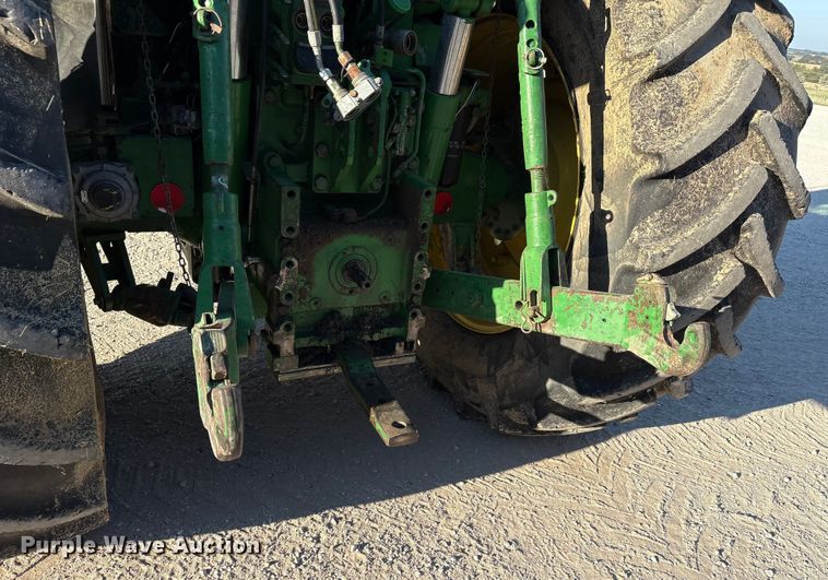 image for item EA7512 1997 John Deere 7810 MFWD tractor