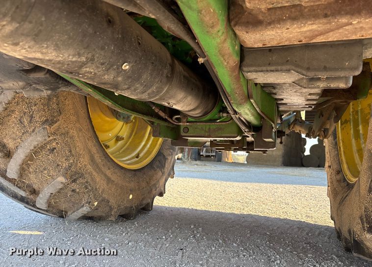 image for item EA7512 1997 John Deere 7810 MFWD tractor