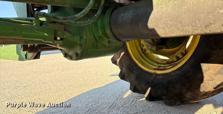 image for item EA7512 1997 John Deere 7810 MFWD tractor