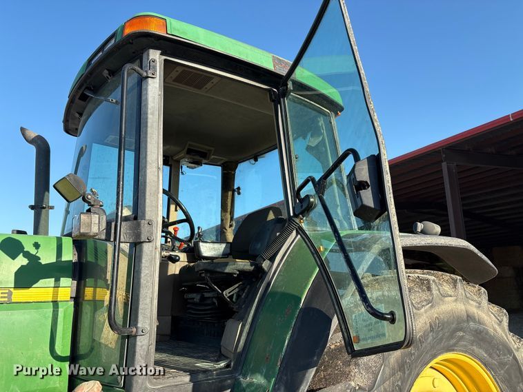 image for item EA7512 1997 John Deere 7810 MFWD tractor