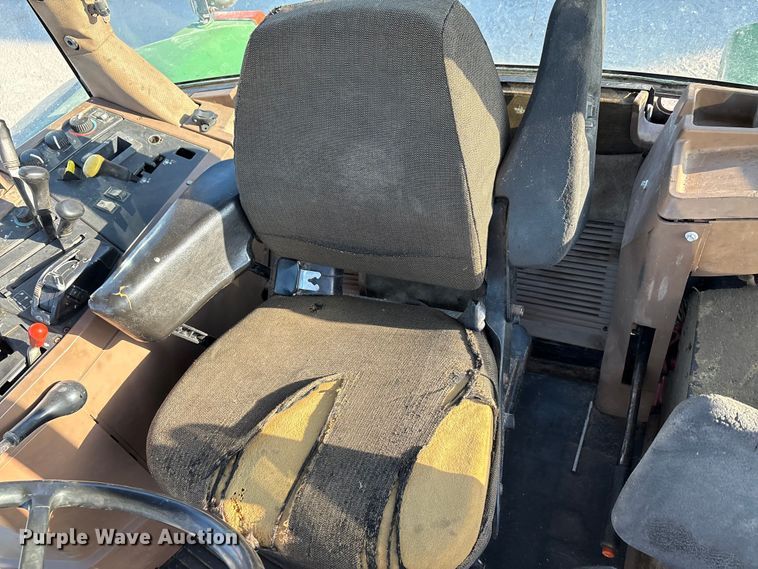 image for item EA7512 1997 John Deere 7810 MFWD tractor