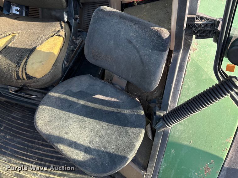 image for item EA7512 1997 John Deere 7810 MFWD tractor