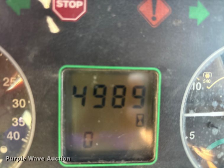 image for item EA7512 1997 John Deere 7810 MFWD tractor