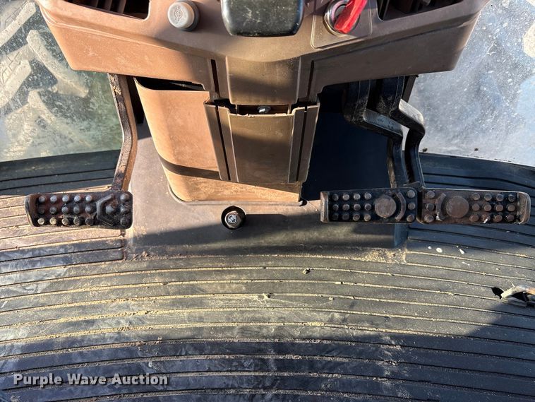 image for item EA7512 1997 John Deere 7810 MFWD tractor