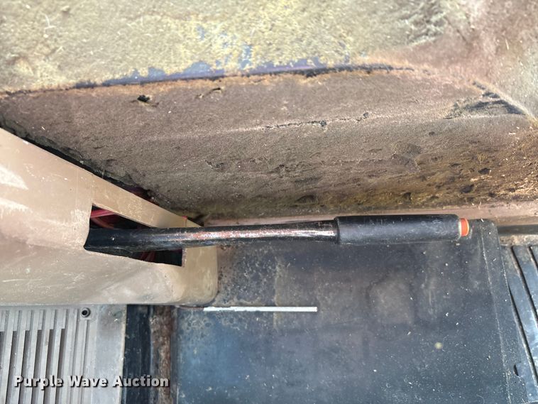 image for item EA7512 1997 John Deere 7810 MFWD tractor