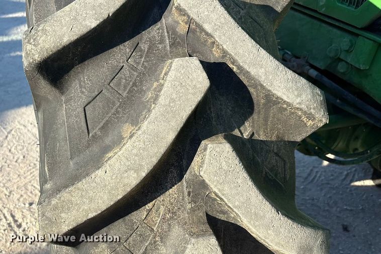 image for item EA7512 1997 John Deere 7810 MFWD tractor