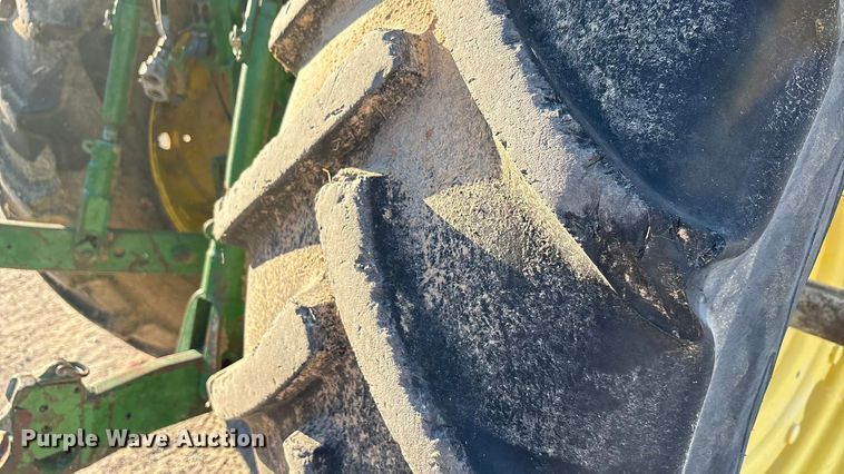 image for item EA7512 1997 John Deere 7810 MFWD tractor