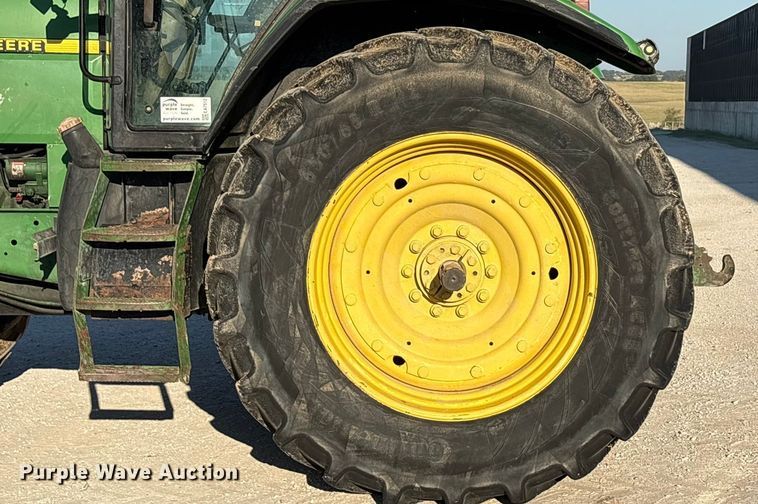 image for item EA7512 1997 John Deere 7810 MFWD tractor