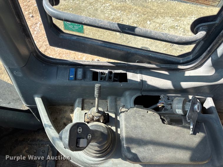 image for item EA7515 2012 Hyundai HL740-9 wheel loader