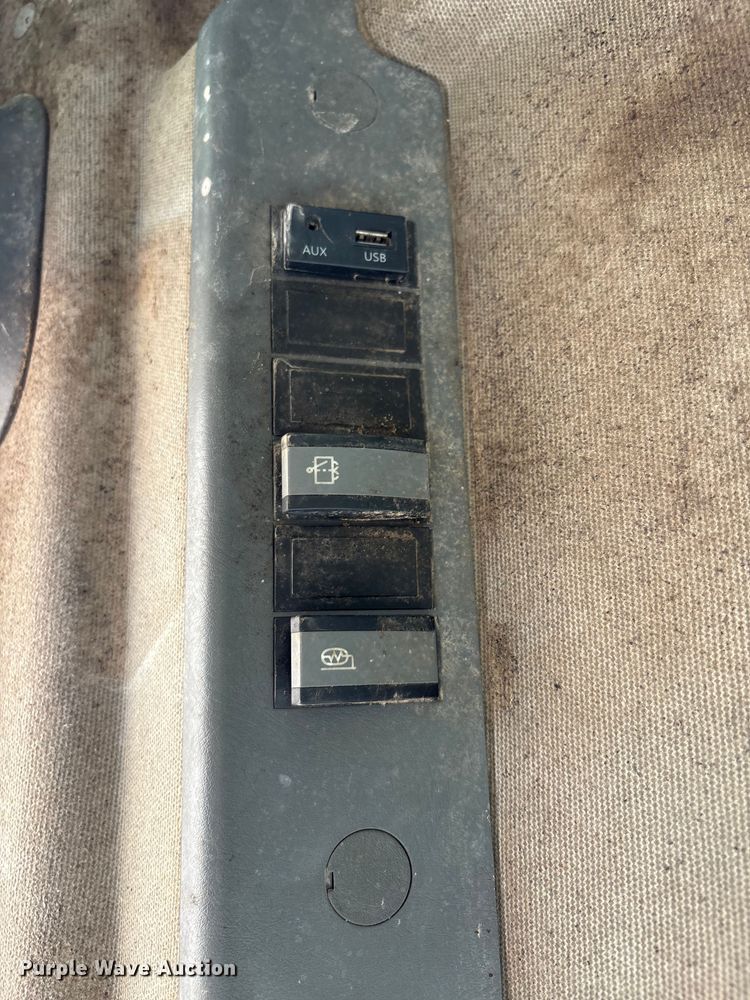 image for item EA7515 2012 Hyundai HL740-9 wheel loader