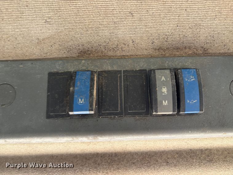 image for item EA7515 2012 Hyundai HL740-9 wheel loader