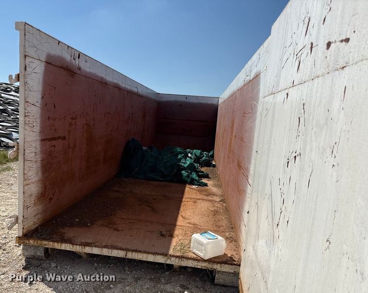 image for item EA7518 Roll-off dumpster