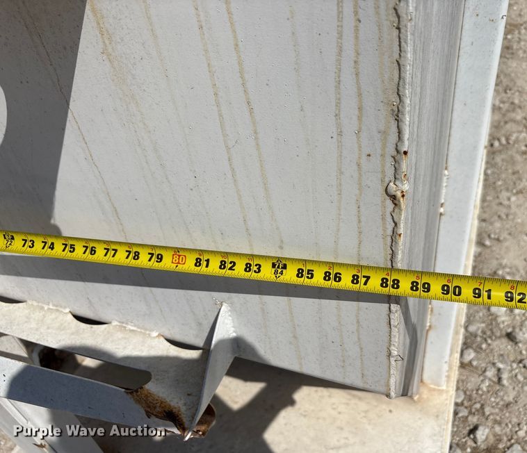 image for item EA7518 Roll-off dumpster