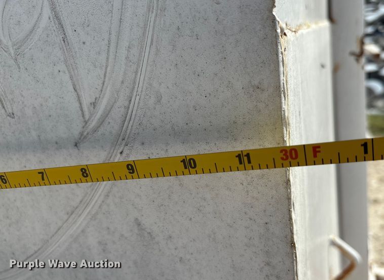 image for item EA7518 Roll-off dumpster